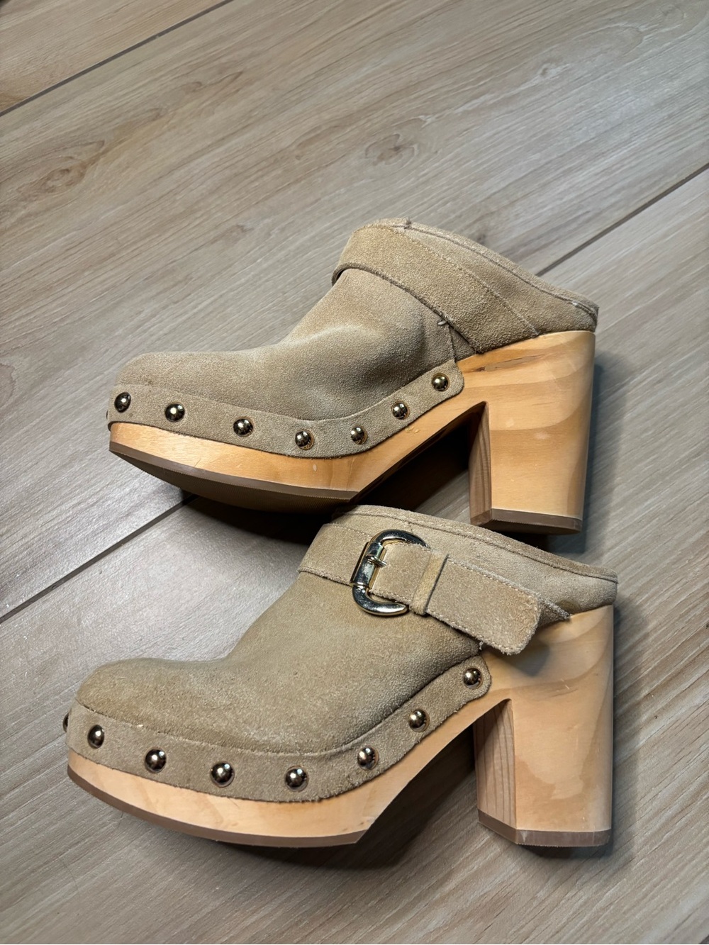 NWOT Steve Madden  Hilde Tan Suede Leather Studded Clogs - Picture 7 of 11